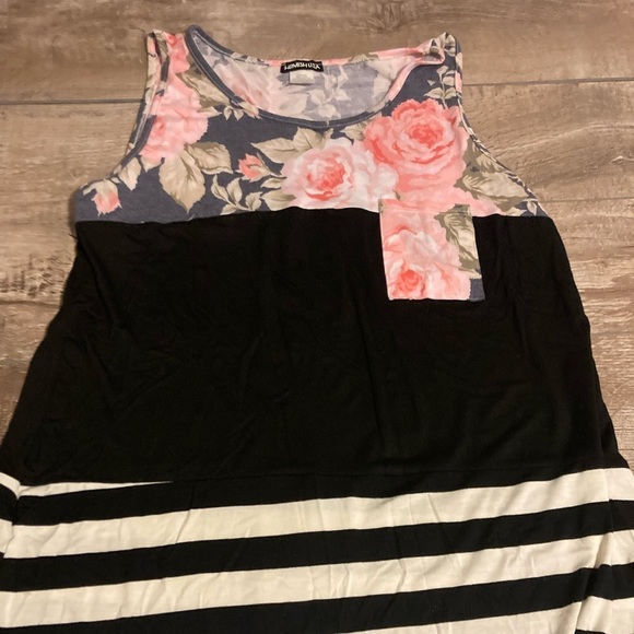 Tops - Heimish tank top